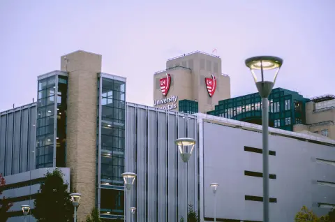 Devlet hastanesi binası
