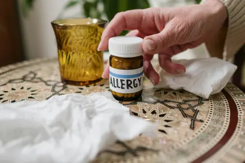 Alerji ilacı ve mendil — immünoloji