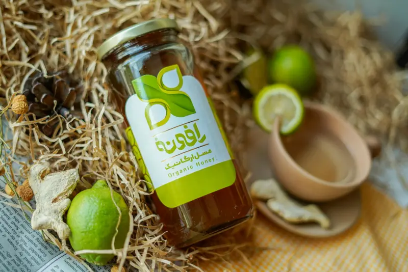 Bal kavanozu ve kurutulmuş limon — doğal bağışıklık destekleri